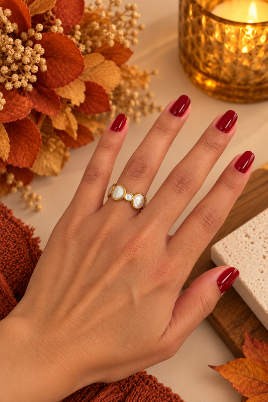 Anillo Dorado con Perlas