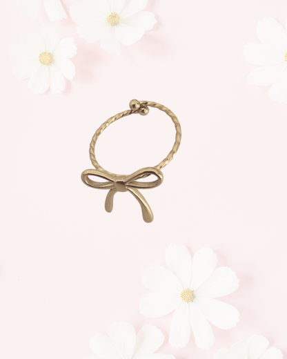 Anillo dorado con lazo